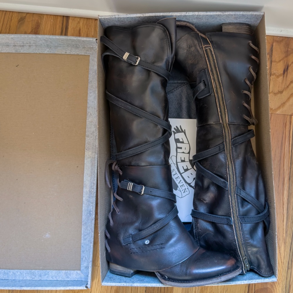 Freebird by Steven  Cassius Dark Leather Boots - Picture 4 of 7